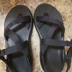 Chacos solid black with single strap